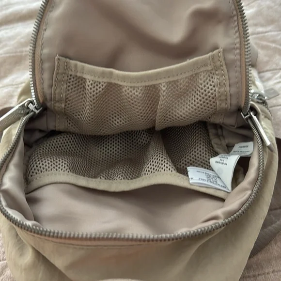 Lululemon mini crossbody/backpack - Picture 5 of 5